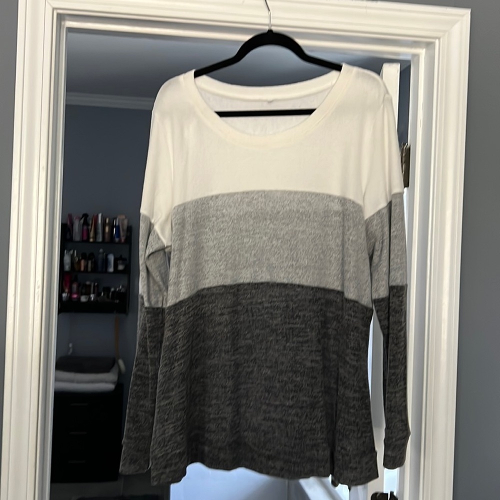 Lightweight sweater